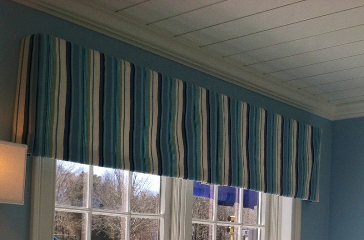 Valance of vertical striped pattern