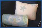 Tube pillow and rectangular pillow with soft beach motif